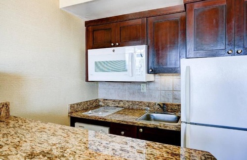 Northeast Virginia Beach Villa | Diamond Resorts Beach Quarters Resort - Studio Accessible Roll in Shower