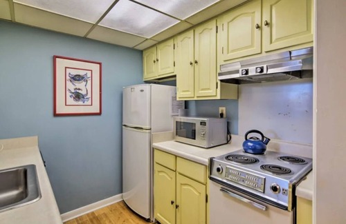 Diamondhead Condo | Diamondhead 1st Floor Condo w/Priv. Balcony Community Pool