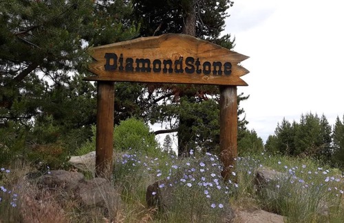 La Pine Resort | DiamondStone Guest Lodges