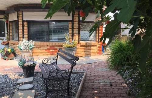 Knight Bed & Breakfast | Diana's Luxury Bed and Breakfast