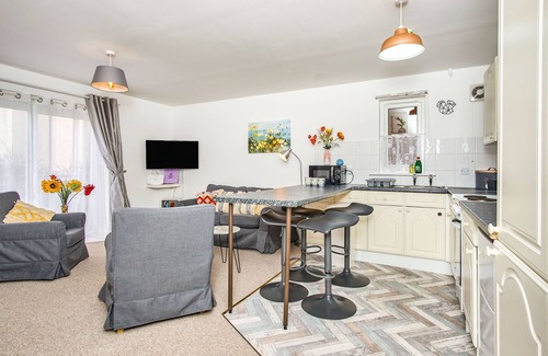 Ryde Apartment | Dickens - an apartment that sleeps 2 guests in 1 bedroom