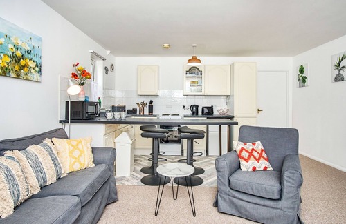 Ryde Apartment | Dickens - an apartment that sleeps 2 guests in 1 bedroom