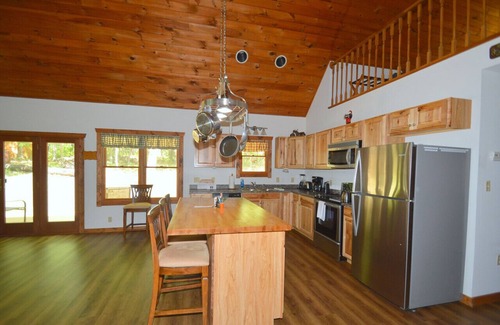 Great Cacapon House | Dickies Roadhouse - Retreat