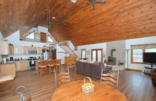 Great Cacapon House | Dickies Roadhouse - Retreat