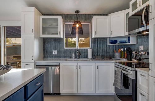 Casas Adobes Apartment | Dickinson (Deepak & Jackie)