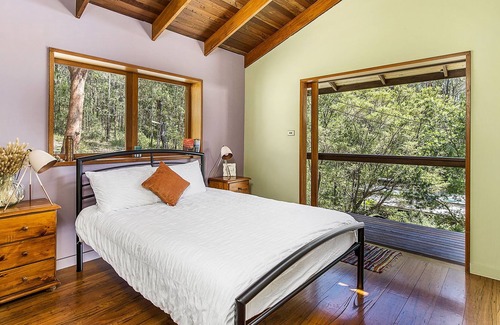 Crescent Head House | Did someone say RETREAT!??? Yoga, Surf, Nutrition and Wellness or Meditation?