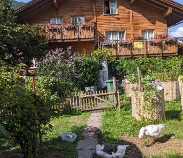Glarus Sued House | Die Älplersuit - Aus -Zeit im Berghüsli