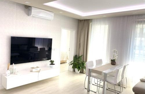 Nove Mesto Apartment | Die Eleganz - Apartment near the City Center with Free Parking