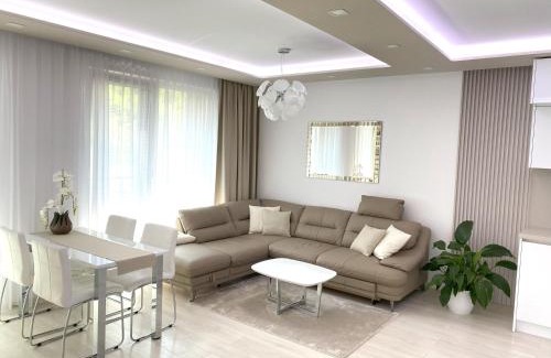 Nove Mesto Apartment | Die Eleganz - Apartment near the City Center with Free Parking