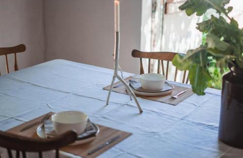 Renosterberg Cabin | Die Naaldekoker Kamers