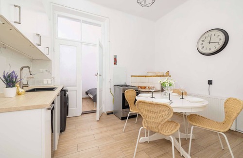 Stradom Apartment | Dietla 48 | Krakow | Family Apartment | Desk | City Center