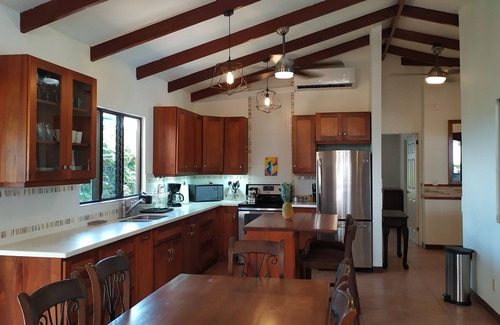 Mercedes Villa | Digital Nomad Paradise Villa & Guesthouse Sleeps 8 Heated Pool 30 Mins. from SJO