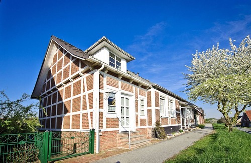 Jork Apartment | Dike crown - directly at the Este - unique view of the river