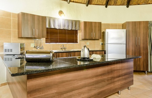 Madibeng Apartment | Dikhololo