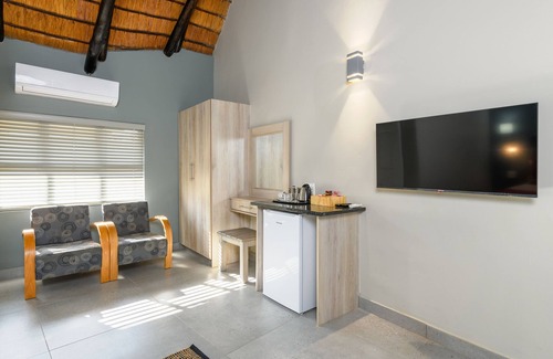 Madibeng Apartment | Dikhololo