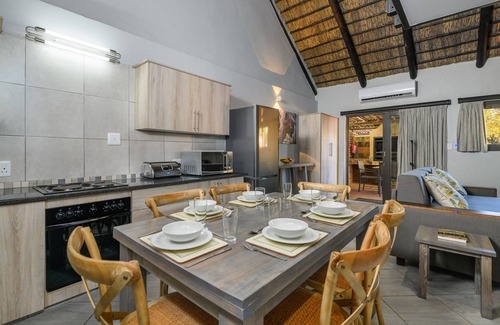 Madibeng Apartment | Dikhololo