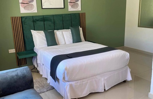 Tshabong Hotel | Dikukama Hotel