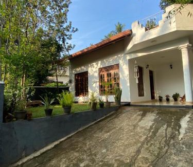 Kundasale House | Dili's Home Stay