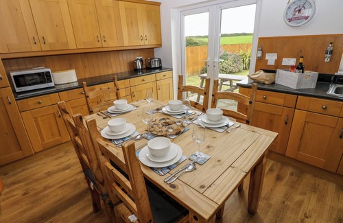Penycwm Cottage | DILL COTTAGE, pet friendly, country holiday cottage in Newgale