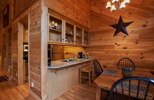 Boone Cabin | Dillard Cabin 2BR/2BA Cabin Near Blue Ridge Parkway