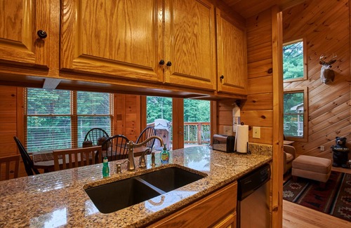 Boone Cabin | Dillard Cabin 2BR/2BA Cabin Near Blue Ridge Parkway