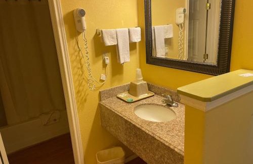 Dilley Hotel | Dilley executive inn