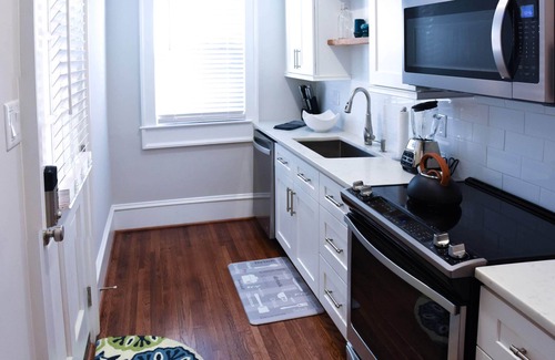 Dilworth Condo | DilworthDigs, a groovy little place!