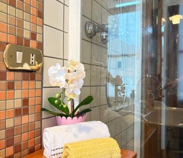 Varallo House | Dimora Fiorita Senior My Holiday Home
