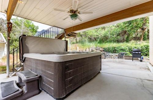 Sandy House | Dimple Dell Whole Mountain Setting, Near Trails!
