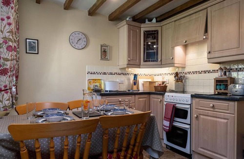 Penrhyndeudraeth Cottage | Dinas - Three Bedroom Cottage, Sleeps 4