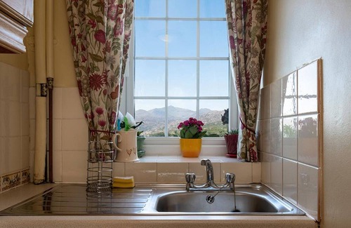 Penrhyndeudraeth Cottage | Dinas - Three Bedroom Cottage, Sleeps 4