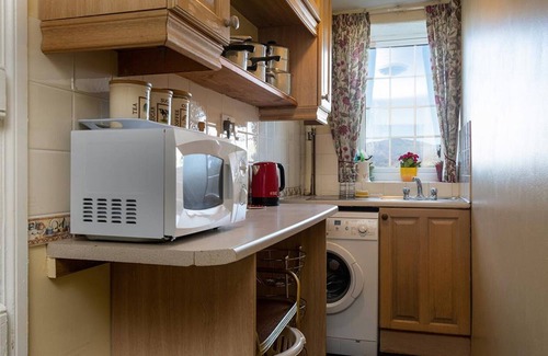 Penrhyndeudraeth Cottage | Dinas - Three Bedroom Cottage, Sleeps 4