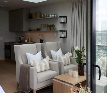 Herdla House | DINBNB Homes l Fjord Suites l Premium Exp l 40min from Bergen