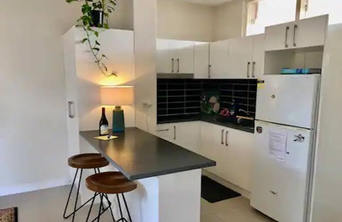 North Sydney Apartment | Dine, shop & explore the city!