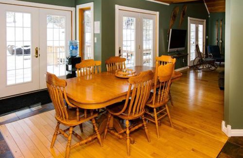Eagle Lake Ski Chalet | Dingle Run Lodge at Sir Sam's