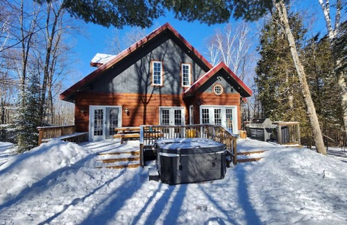 Eagle Lake Ski Chalet | "Dingle Run Lodge" at Sir Sam's (hot tub/sauna)