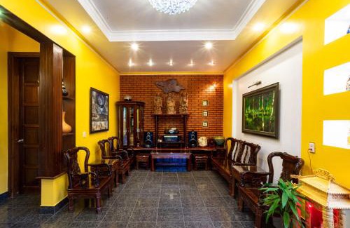 Huong Thuy House | Dinh villa