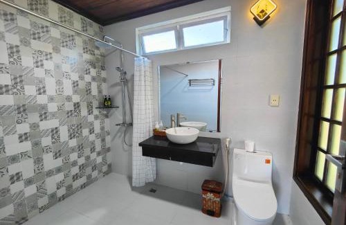 Huong Thuy House | Dinh villa