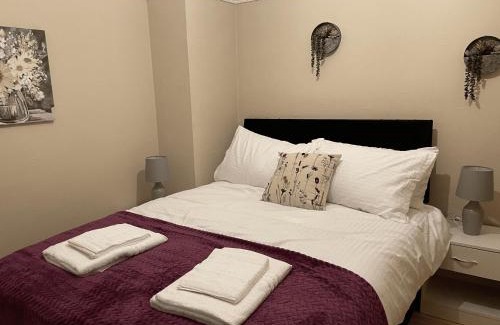 Birmingham House | Dinizia, 2 bedrooms, sleeps 5