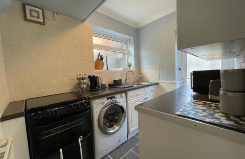 Birmingham House | Dinizia, 2 bedrooms, sleeps 5