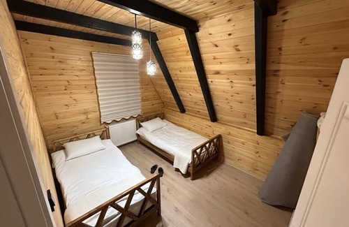 Sapanca House | Dinlendirici ve Lüks Tatil Deneyimi: Havuzlu Jakuzili Bungalovumuzu Keşfedin!"