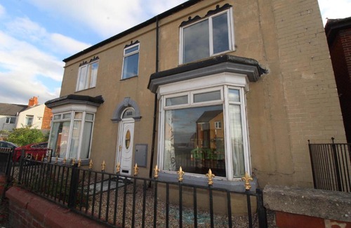 Dinnington House | Dinnington House Dinnington by Smart Corporate Stays