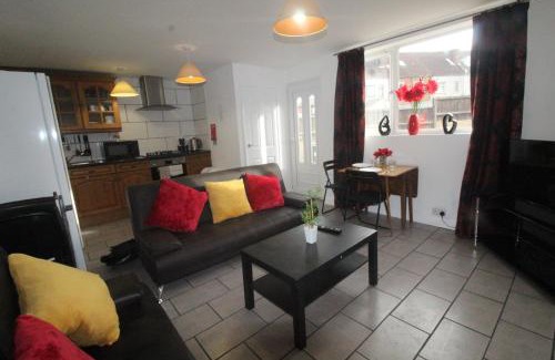 Dinnington House | Dinnington House Dinnington by Smart Corporate Stays