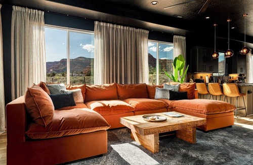 Kanab Villa | Dino Ranch Villa C, Family Fun with Game Room, Hot Tub and Stunning Views