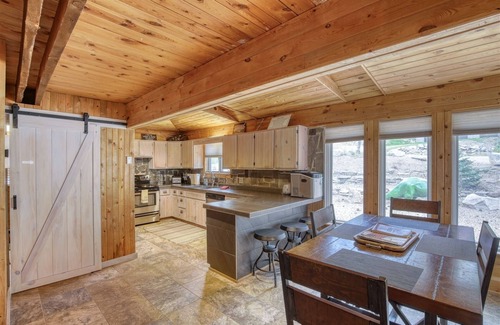 Lead Cabin | Dino`s Den - 1 block from the slopes! Hot tub and firepit!