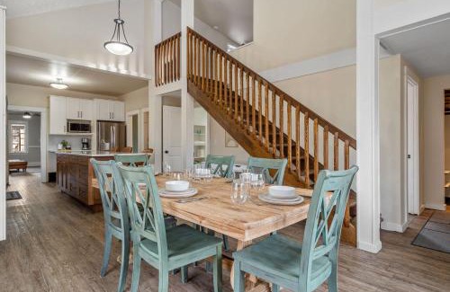 Drumheller House | Dinos Last Post - Family Friendly 4 Bedrooms