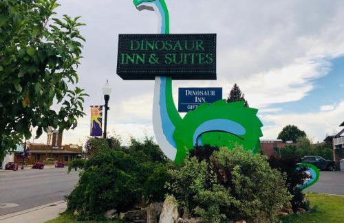 Vernal Hotel | Dinosaur Inn & Suites