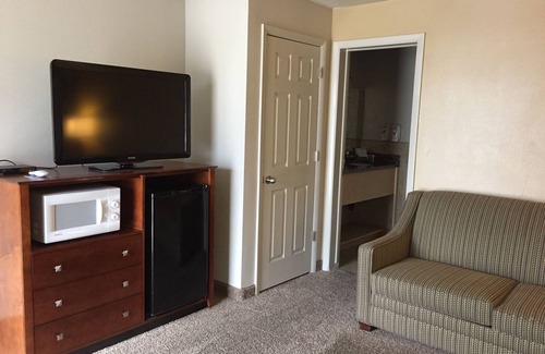 Vernal Hotel | Dinosaur Inn & Suites