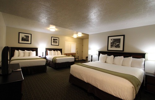 Vernal Hotel | Dinosaur Inn & Suites