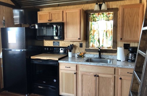 Glen Rose Cabin | Dinosaur Valley RV Park Cabin 1